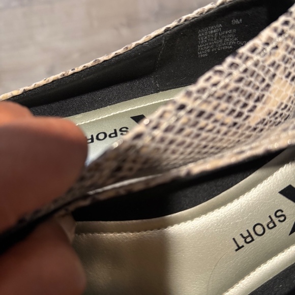 Anne Klein Snake Flat 9 EUC - Picture 9 of 11